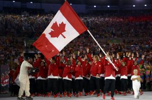 Delegação canadense no desfile de Abertura dos Jogos Olímpicos 2016