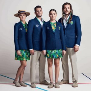 O uniforme completo usado na Abertura dos Jogos Olímpicos Rio 2016, nadador Leonardo de Deus, Maria Eduarda Duda Miccuci e Luisa Borges, do nado sincronizado, e o jogador de hand